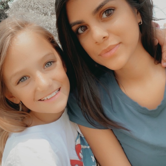 Meet your Posher, Alexis - Picture 1 of 2